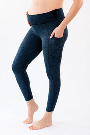 Our under-belly maternity leggings with pockets are ideal all the way through pregnancy with our elastic panel at the waist and ultra-soft fabric in space grey.