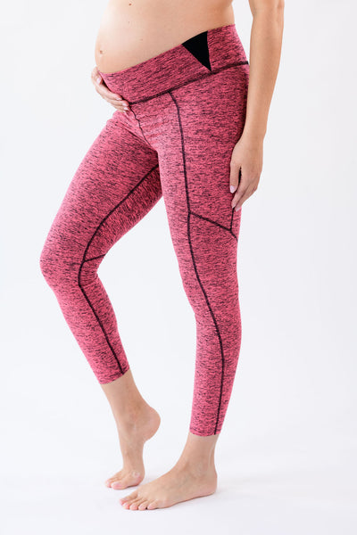 Our under-belly maternity leggings with pockets are ideal all the way through pregnancy with our elastic panel at the waist and ultra-soft fabric in peppered pink.